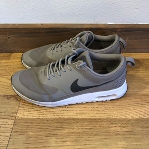 Air max Thea - 8.5 GREY/BEIGE COLOR
